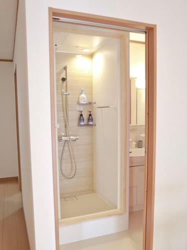Direct train access to Namba! cozeyretreat 天下茶屋 天下茶屋駅徒歩4分 2階建て一棟貸し 5寝室 最大13名