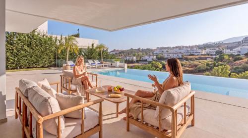VACATION MARBELLA I Villa Status, Private Pool, BBQ, Rooftop Terrace, 5 BDRS, Luxury Villa, 5min to the Beach