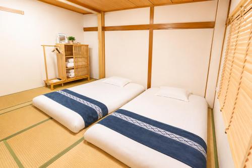 Large Traditional Japanese House Near Osaka Castle 4BR 2 Baths Sleeps 10
