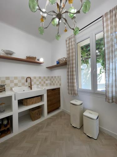 4 Bedrooms Villa Pool near sea
