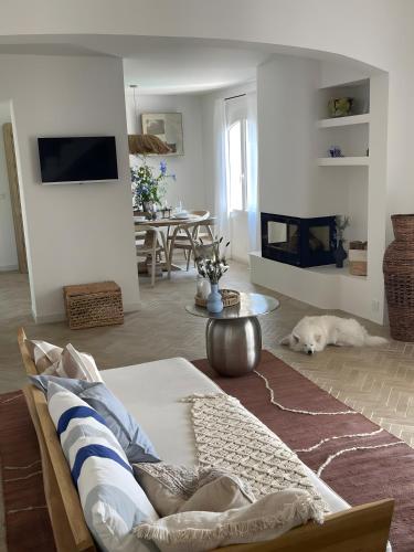 4 Bedrooms Villa Pool near sea