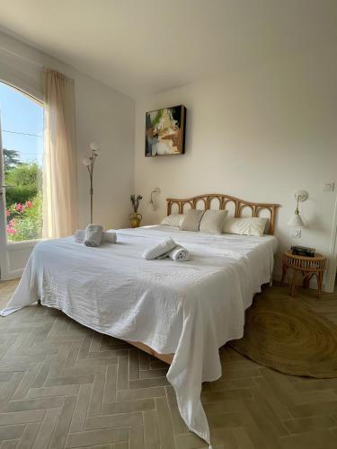 4 Bedrooms Villa Pool near sea