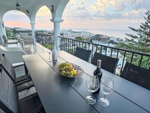 Holiday Home Villa Bella Vista mit Panoramablick und priv- Pool by Interhome