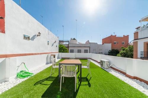 Home2Book Seville House with Private Rooftop
