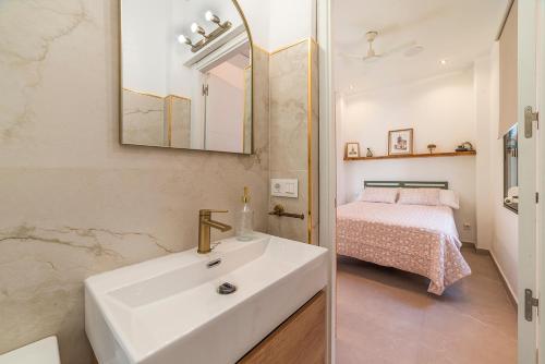 Home2Book Seville House with Private Rooftop