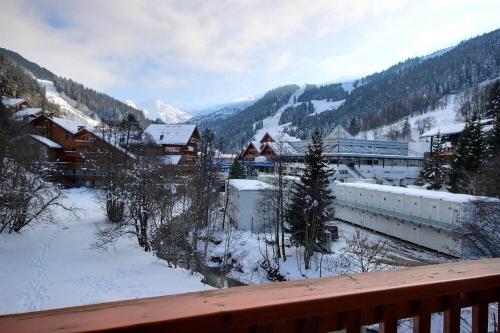 Résidence Les Brimbelles - Appartement 2 pièces pour 4 personnes situé dans le centre de Méribel proche des commerces et des pistes de ski MAE-1684
