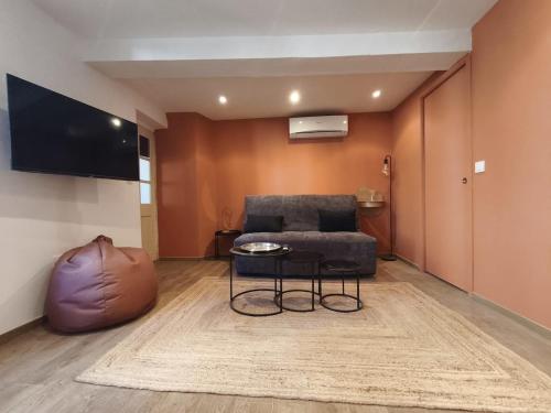Le Mistral, appartement climatisé intramuros avec terrasse , proche palais des papes et pont d'Avignon