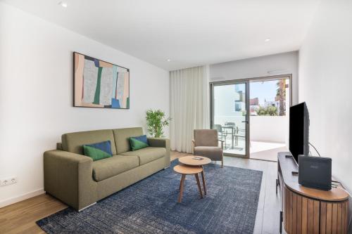 Luxury 2br With Terrace 5-min Walk