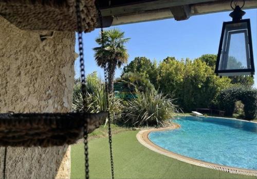 4 bedroom Luxury Villa with Swimming Pool and Lush Gardens Close to City & Beach