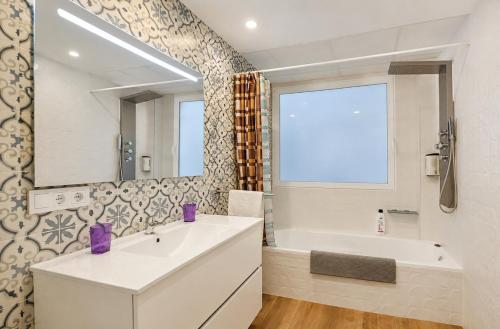 Cozy and spacious flat in the heart of Russafa