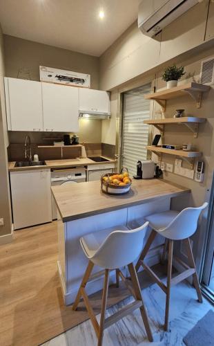 Bright studio apartment with terrace in Cannes