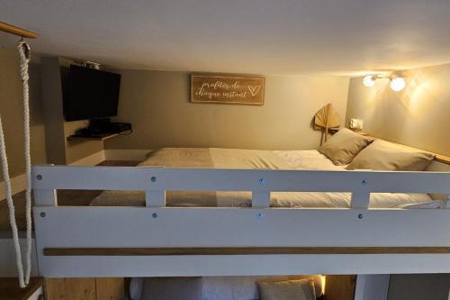Bright studio apartment with terrace in Cannes