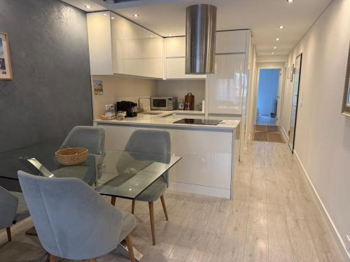 Modern Apartment with Private Parking