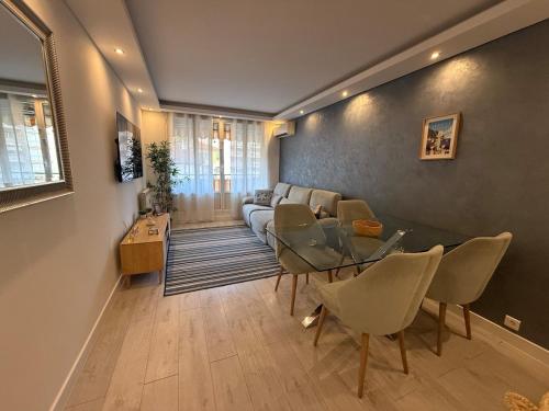 Modern Apartment with Private Parking