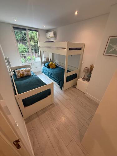 Modern Apartment with Private Parking