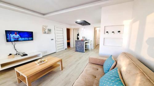 Apartment Bellissima with pool and Wi-Fi, 200m from the sea in Puerto del Carmen