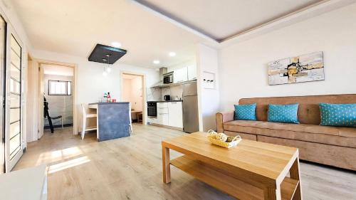 Apartment Bellissima with pool and Wi-Fi, 200m from the sea in Puerto del Carmen