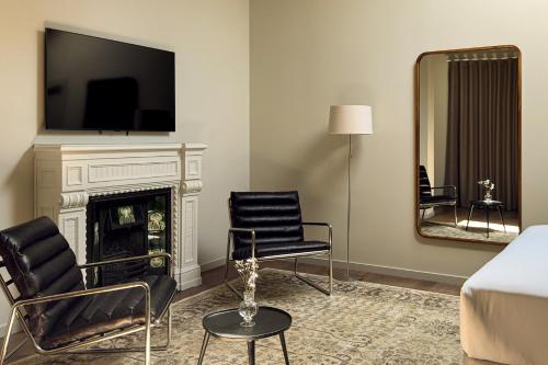 Batimont Suites & Apartments