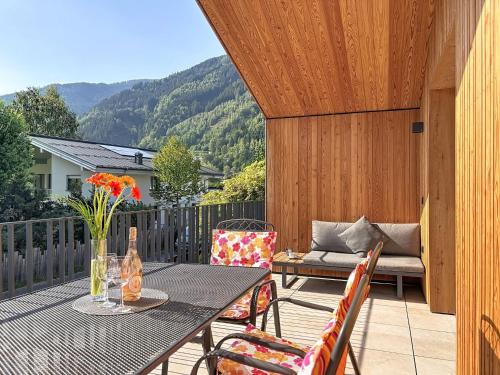 Apartment Glacier Loft Kitzsteinhorn 1 by Interhome