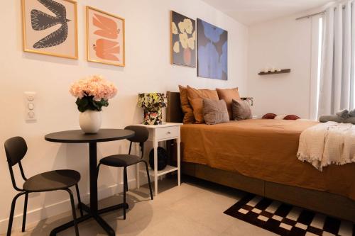 Charlot Studio in the Heart of Haut Marais