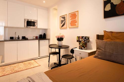 Charlot Studio in the Heart of Haut Marais