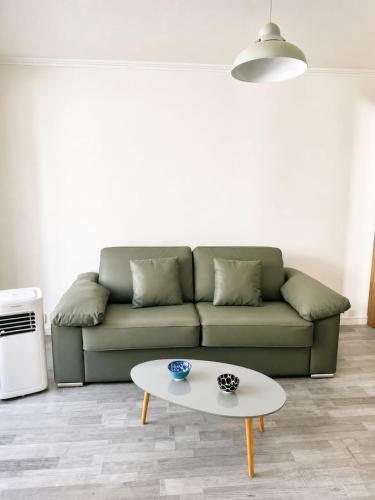 Bright studio with balcony near tram