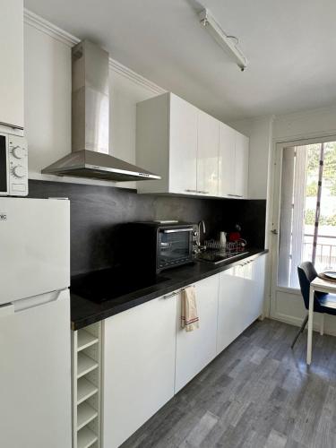 Bright studio with balcony near tram