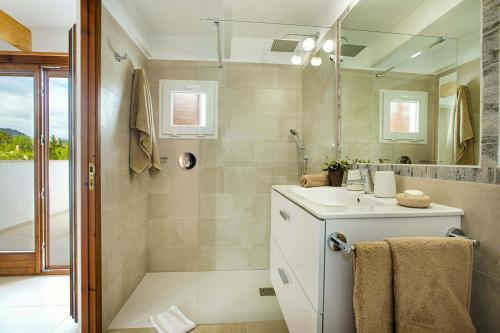 Can Gato by Sealand Villas