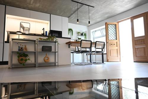 Under the Acropolis Plaka Luxury Apartment