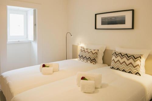 Designer Apartment with Pool by LovelyStay