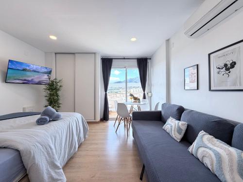 Vistas al mar y piscina Ático en Benalmádena cerca a la playa