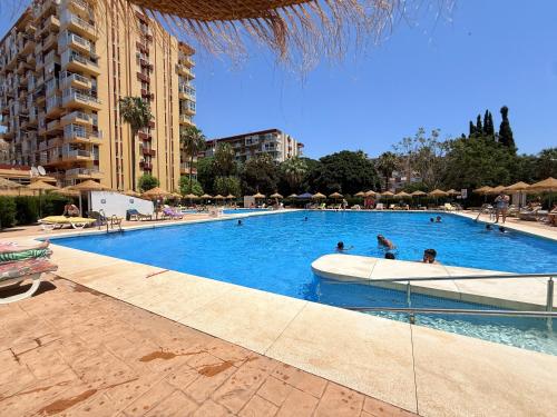 Vistas al mar y piscina Ático en Benalmádena cerca a la playa