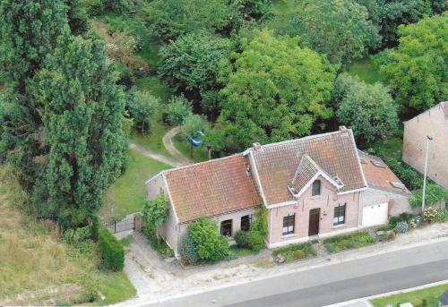 an aerial view of a house with a roof at Vakantiestudio 'Kleine Johannes' in Duffel