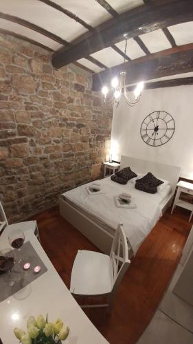 En eller flere senge i et værelse på Center of Split