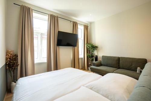 Stylish studio with queen-size bed Self check-in