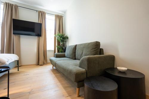 Stylish studio with queen-size bed Self check-in
