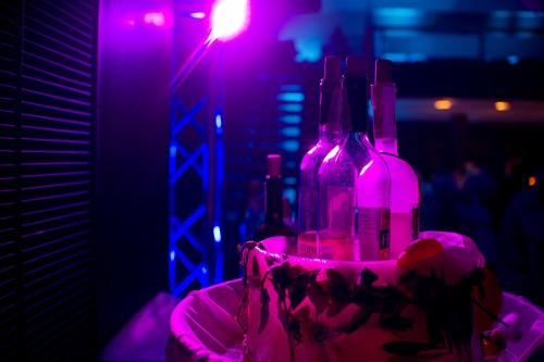 a table with two wine bottles on top of it at Hotel Ameliówka in Masłów