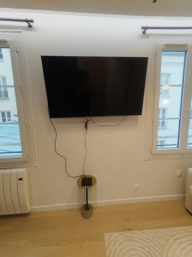 New Renovated Studio Invalides EiffelTower Paris 7