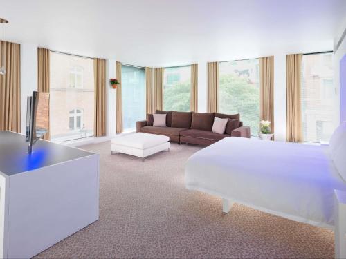 Corner King Suite