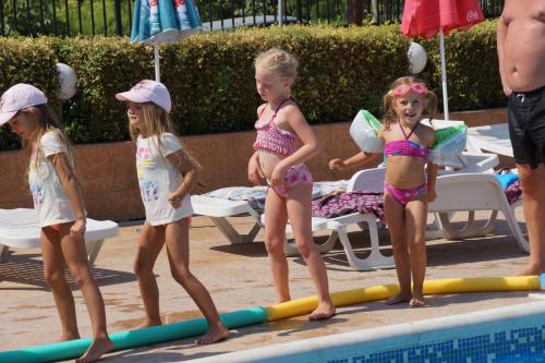 Επισκέπτες που μένουν στο Harmony Hills Family Apartments