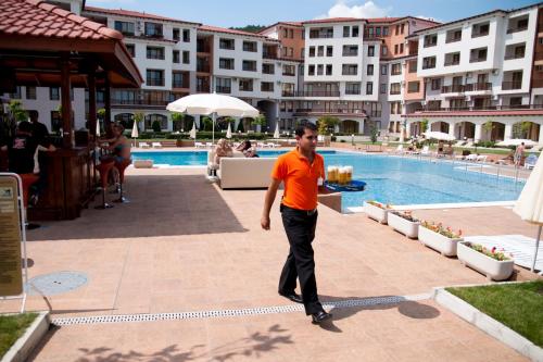 Πισίνα στο ή κοντά στο Harmony Hills Family Apartments