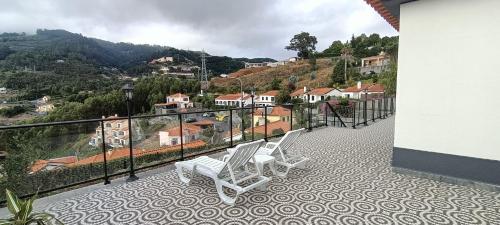 CASA COM VISTA E GARAGEm