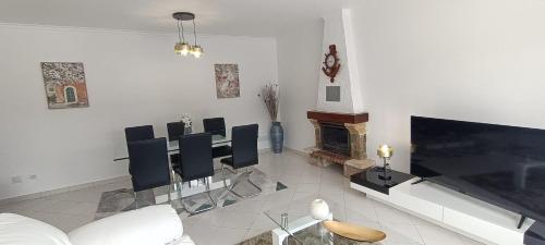 CASA COM VISTA E GARAGEm
