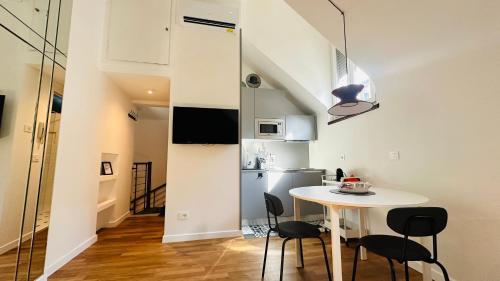 Suite 38