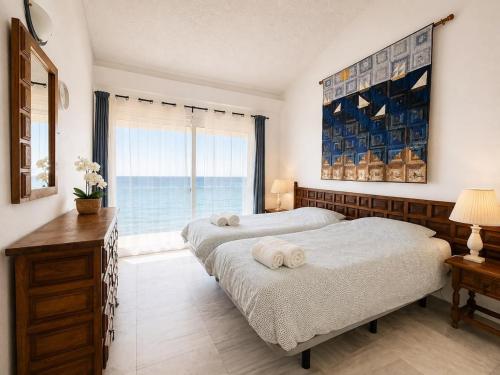 Frontline Beach Retreat Panoramic Sea Views