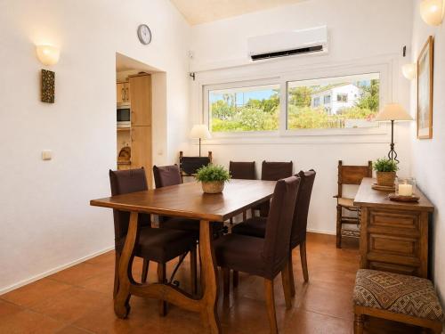 Frontline Beach Retreat Panoramic Sea Views