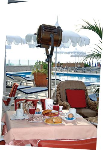 Jídlo v hotelu nebo okolí