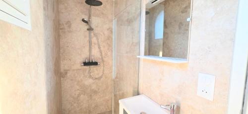 LE BARCARES - logement "Ecume" 3 étoiles, clim, wifi, parking, terrasse, plage et village de Noël à pied - 4 personnes