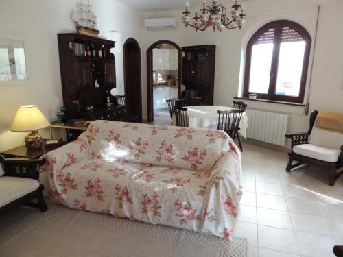 a living room with a couch and a table at Villa Grantorre in Torre Grande