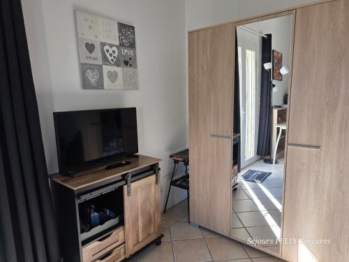 LE BARCARES - "Casita" maisonnette climatisée avec terrasse et parking - plage et village de Noël à pied